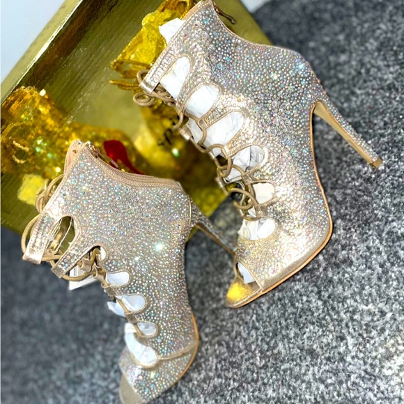 spirer Shoes - Gold opened toe diamond high heels